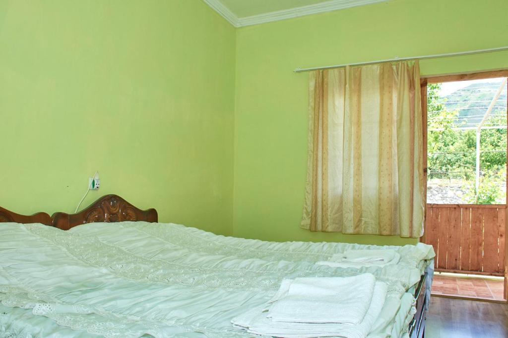 Postel nebo postele na pokoji v ubytování Guest House Aleksandre