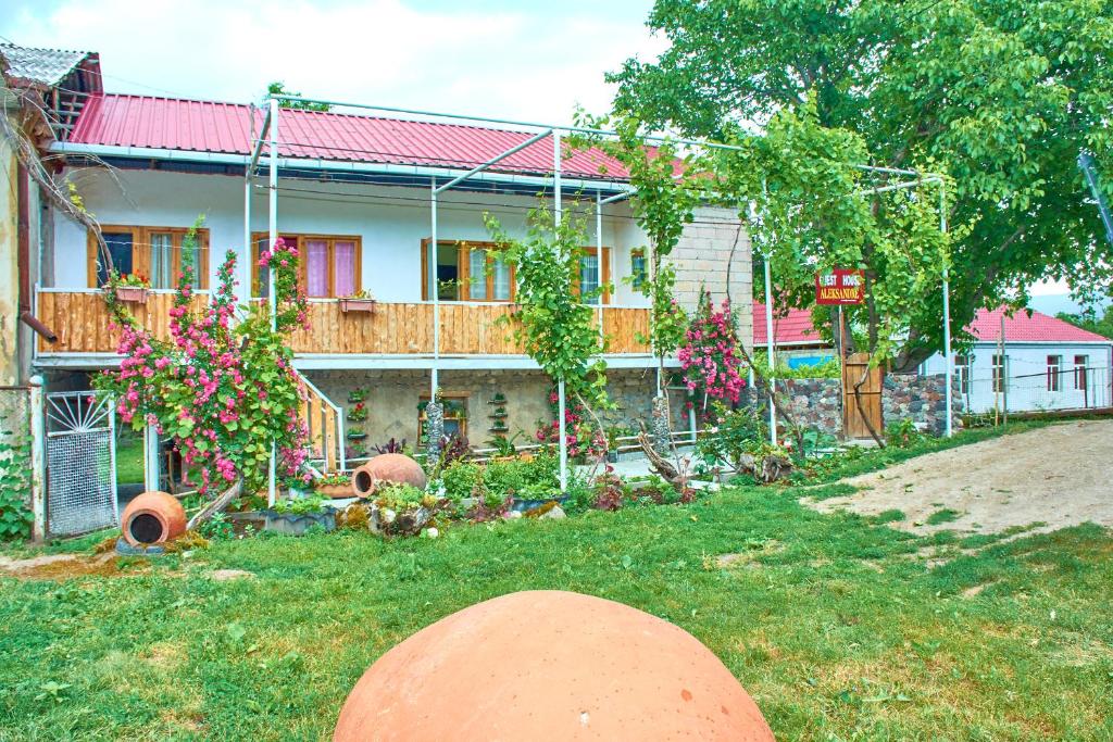 Zahrada ubytování Guest House Aleksandre