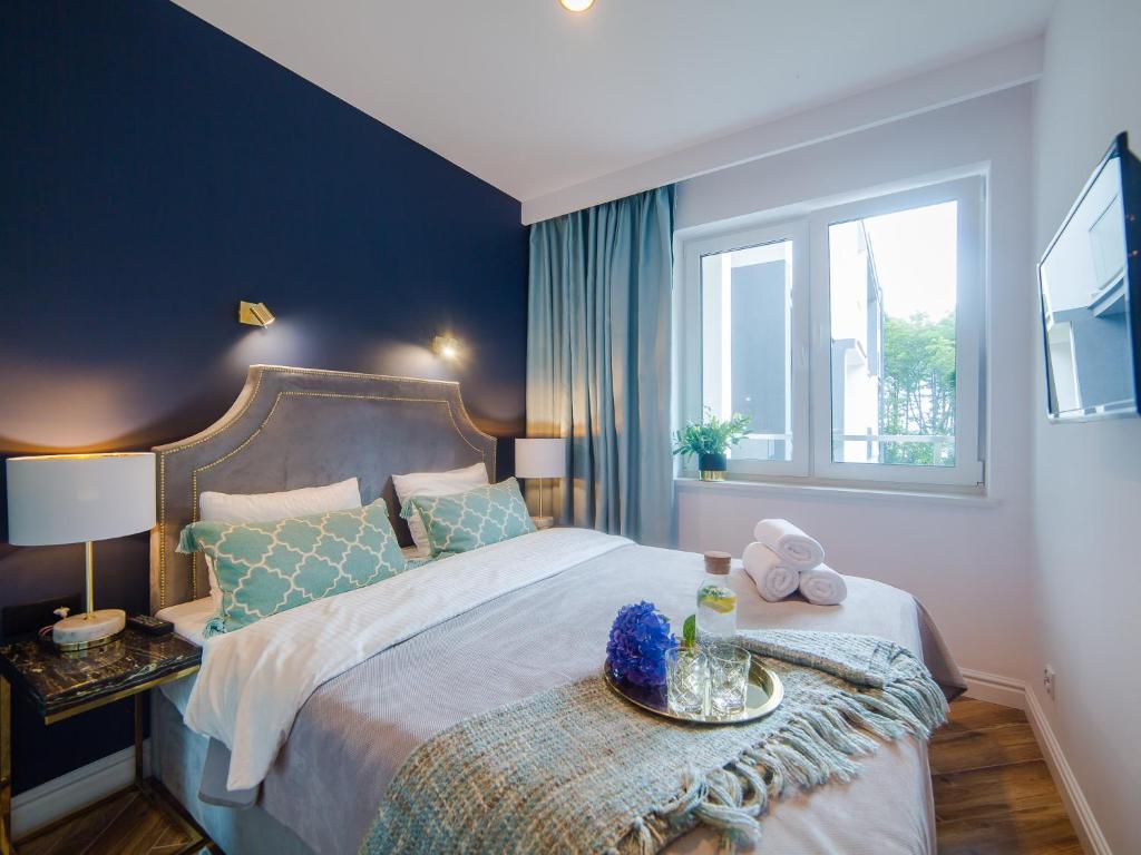 Posteľ alebo postele v izbe v ubytovaní Apartament DWIE SOSNY
