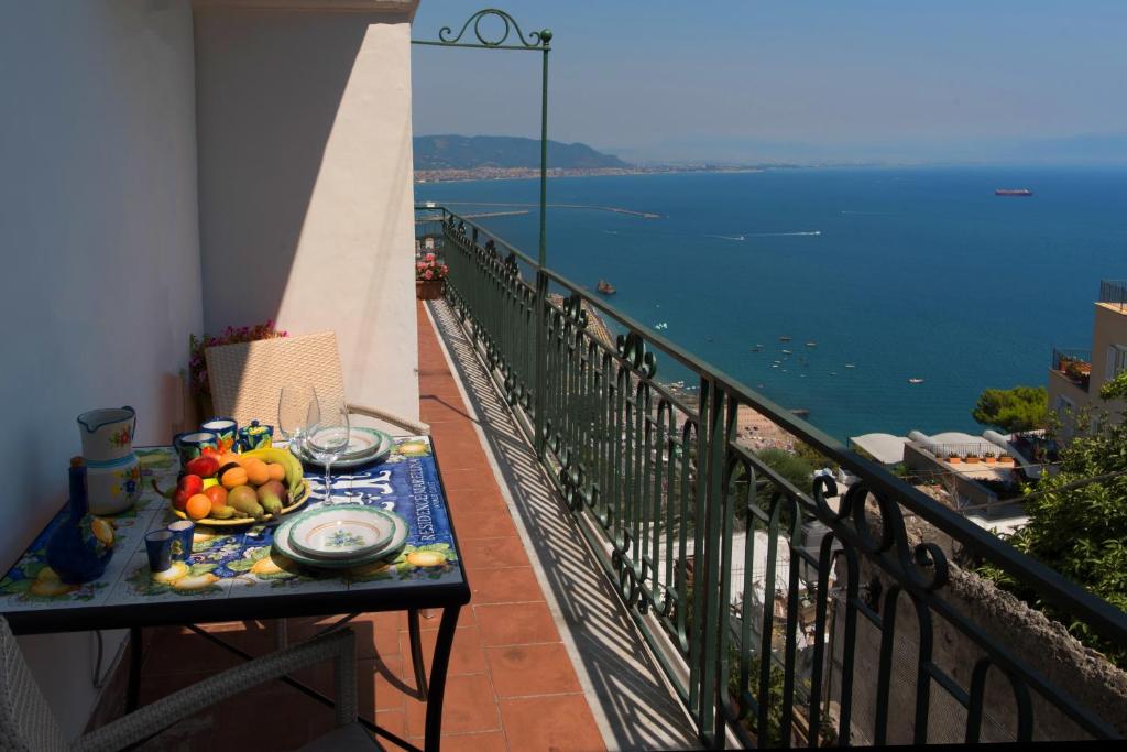 Comida no apartamento ou em algum lugar perto