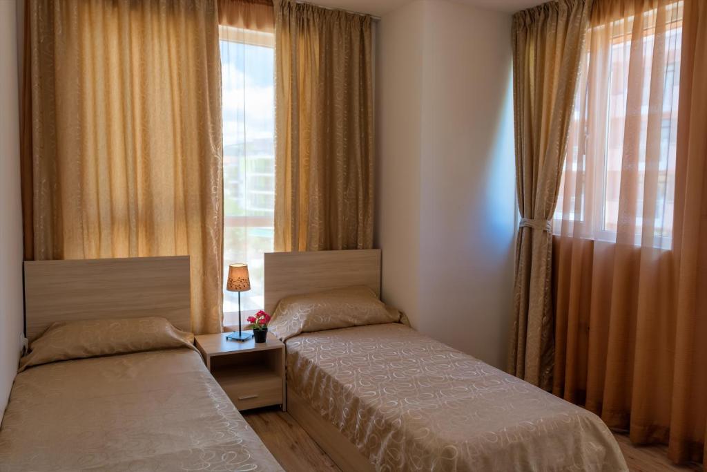 Vanilla Garden Apartments - One-Bedroom Suite With Balcony With Pool View