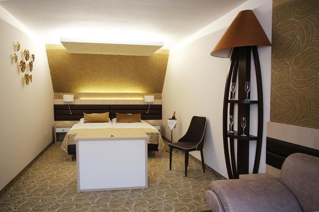 Postel nebo postele na pokoji v ubytování Hotel Kiss