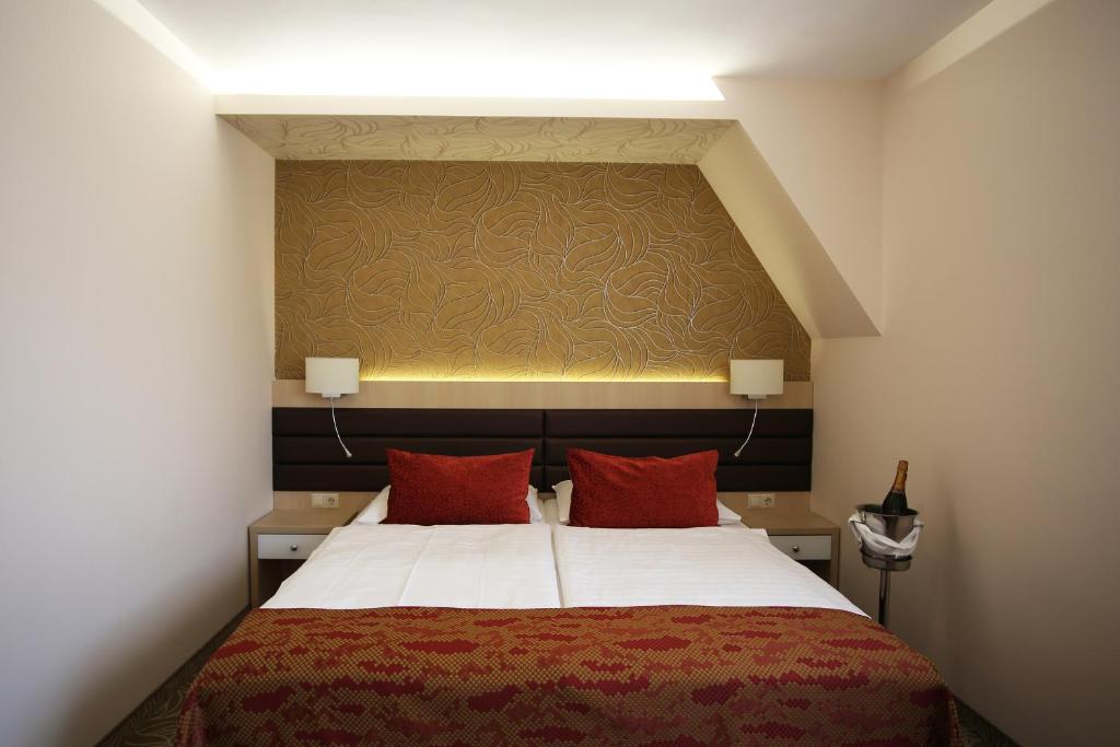 Postel nebo postele na pokoji v ubytování Hotel Kiss