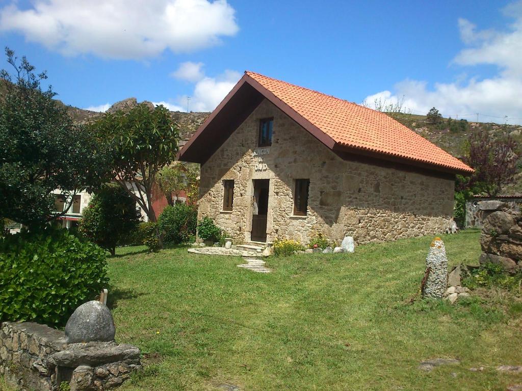 A garden outside O Rincón de David