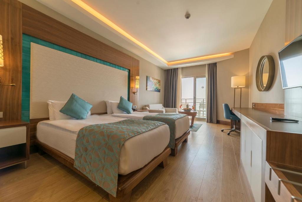 Ramada Resort Kusadasi & Golf - 