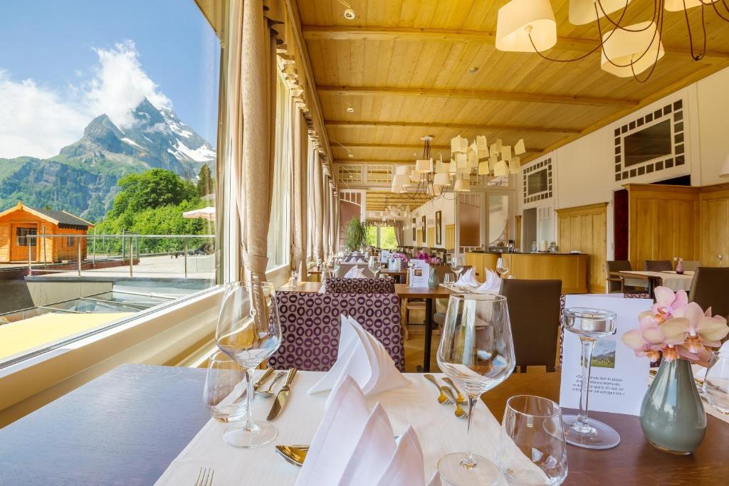 Nespecifikovaný výhled na hory nebo výhled na hory při pohledu z hotelu