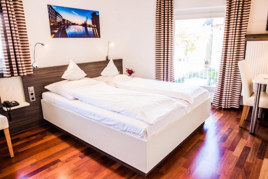 Postel nebo postele na pokoji v ubytování Hotel Martinihof