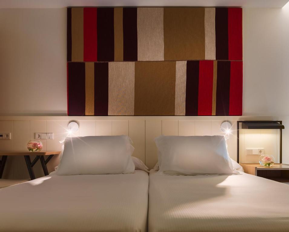 Cama ou camas em um quarto em H10 Casa del Mar