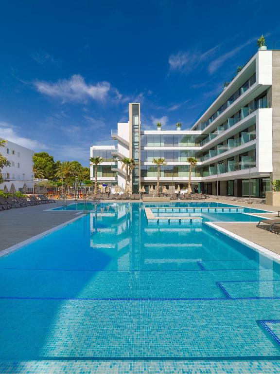 A piscina localizada em H10 Casa del Mar ou nos arredores