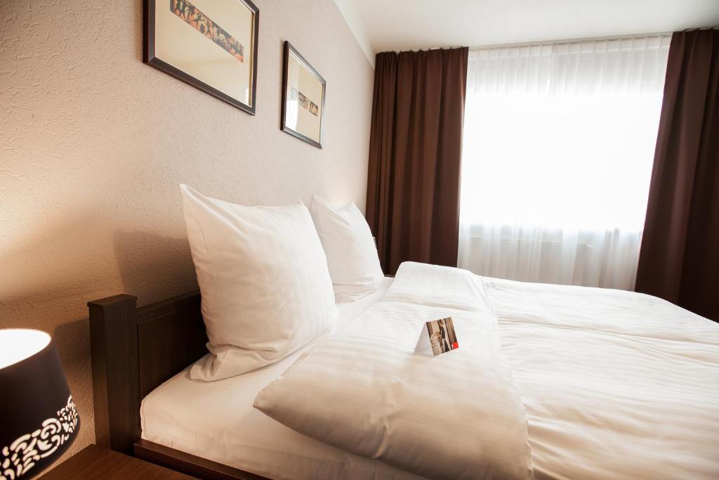 Postel nebo postele na pokoji v ubytování Hotel Diament Spodek