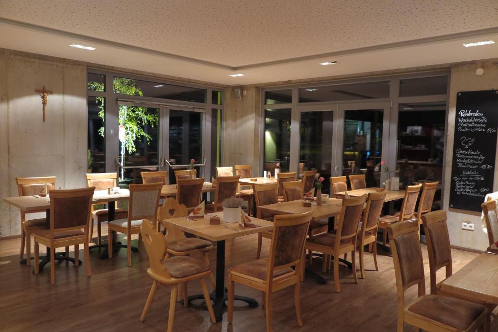 Restaurace v ubytování Landgasthof zum Hirschen