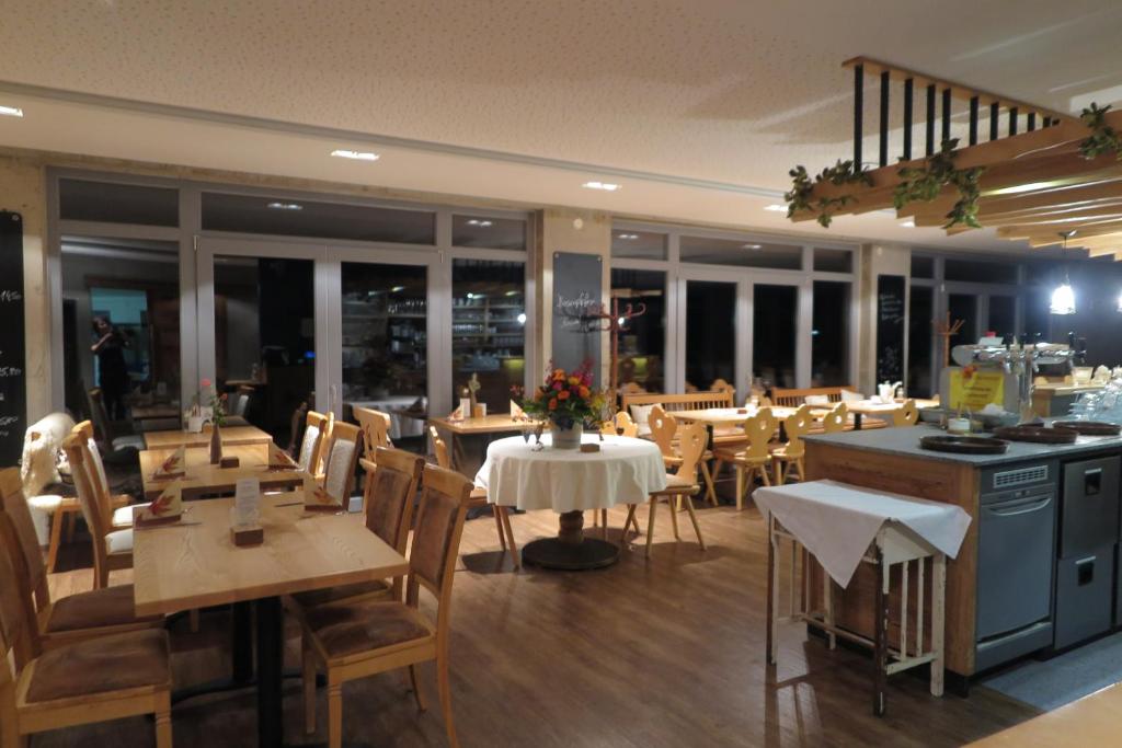 Restaurace v ubytování Landgasthof zum Hirschen