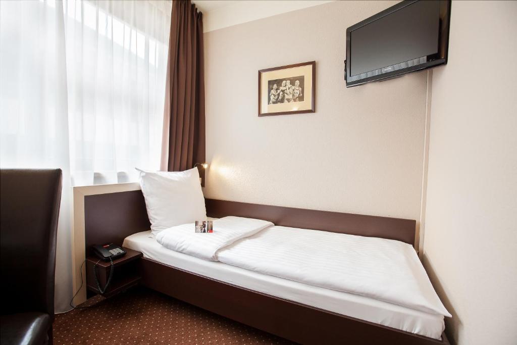 Postel nebo postele na pokoji v ubytování Hotel Diament Spodek