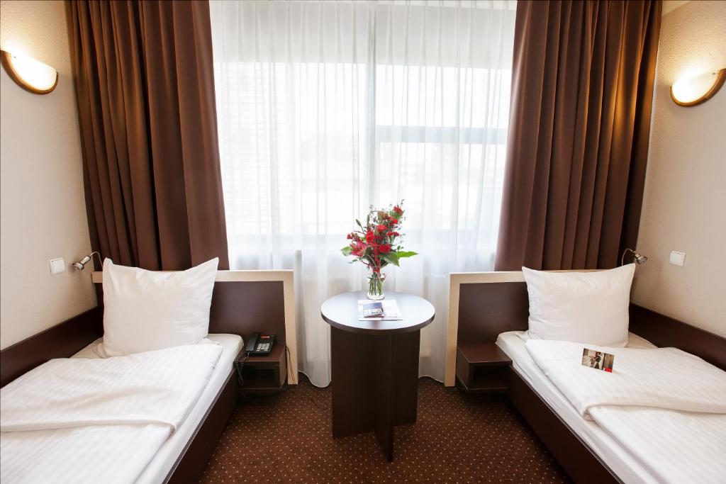 Postel nebo postele na pokoji v ubytování Hotel Diament Spodek