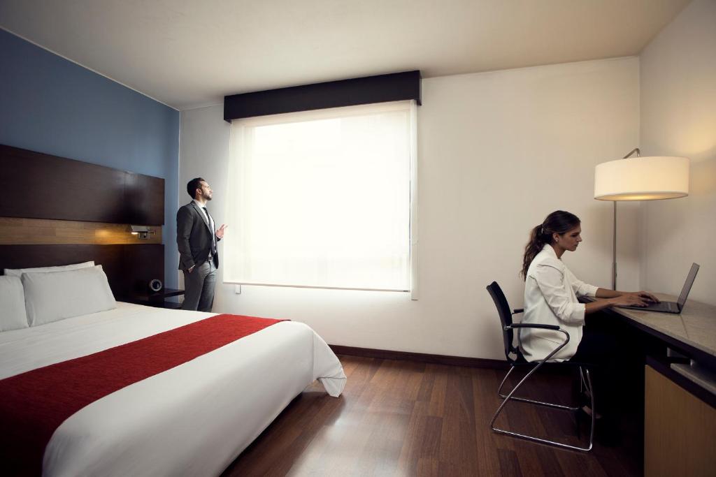 Postel nebo postele na pokoji v ubytování Mercure Bogota BH Retiro