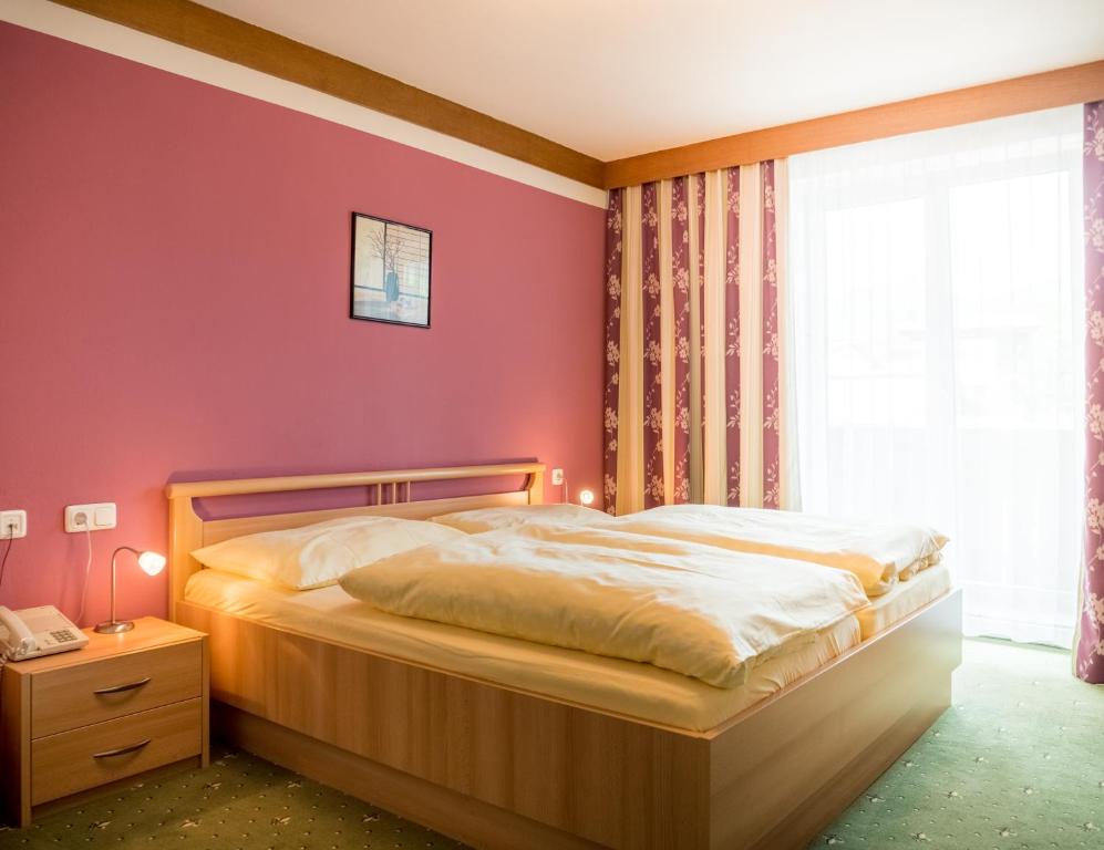 Postel nebo postele na pokoji v ubytování Pension Gstrein