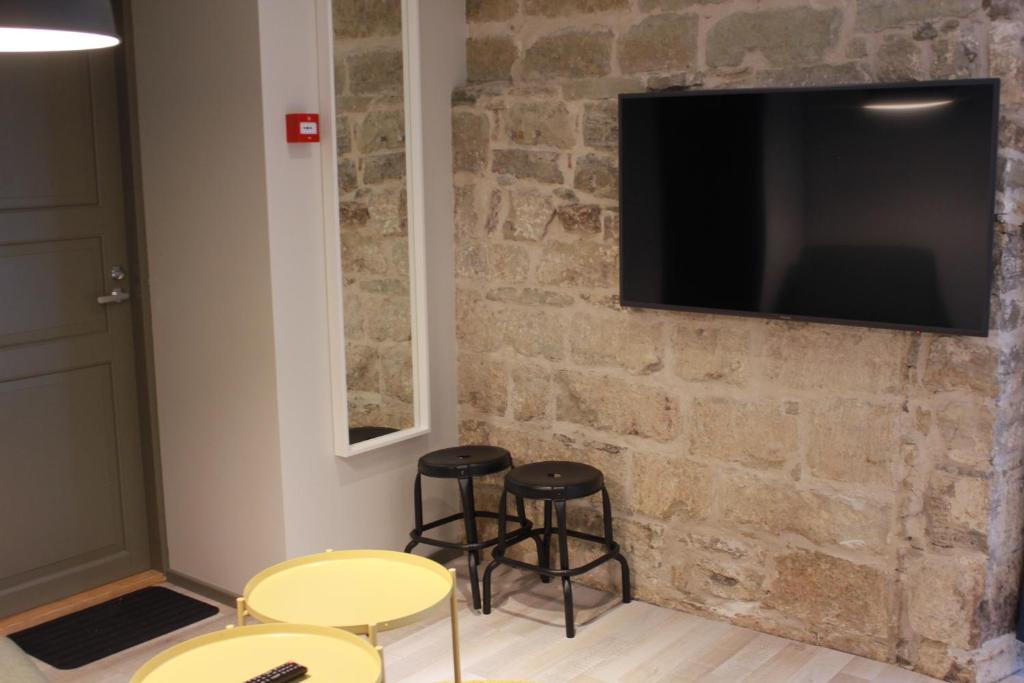 TV a/nebo společenská místnost v ubytování Johan Suites & Spa