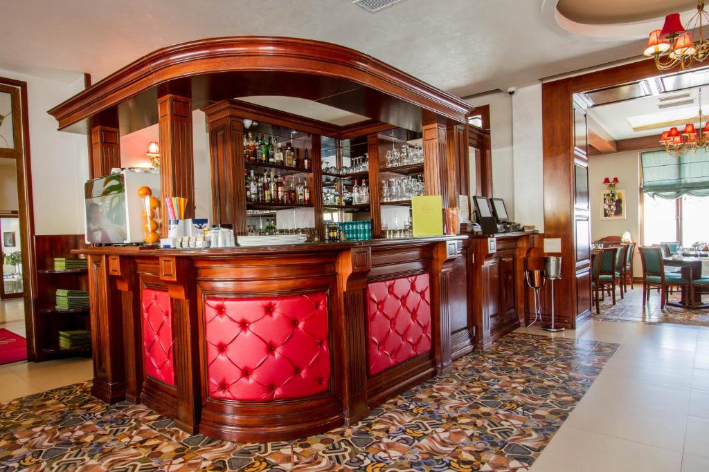 Lounge nebo bar v ubytování Hotel Dragului