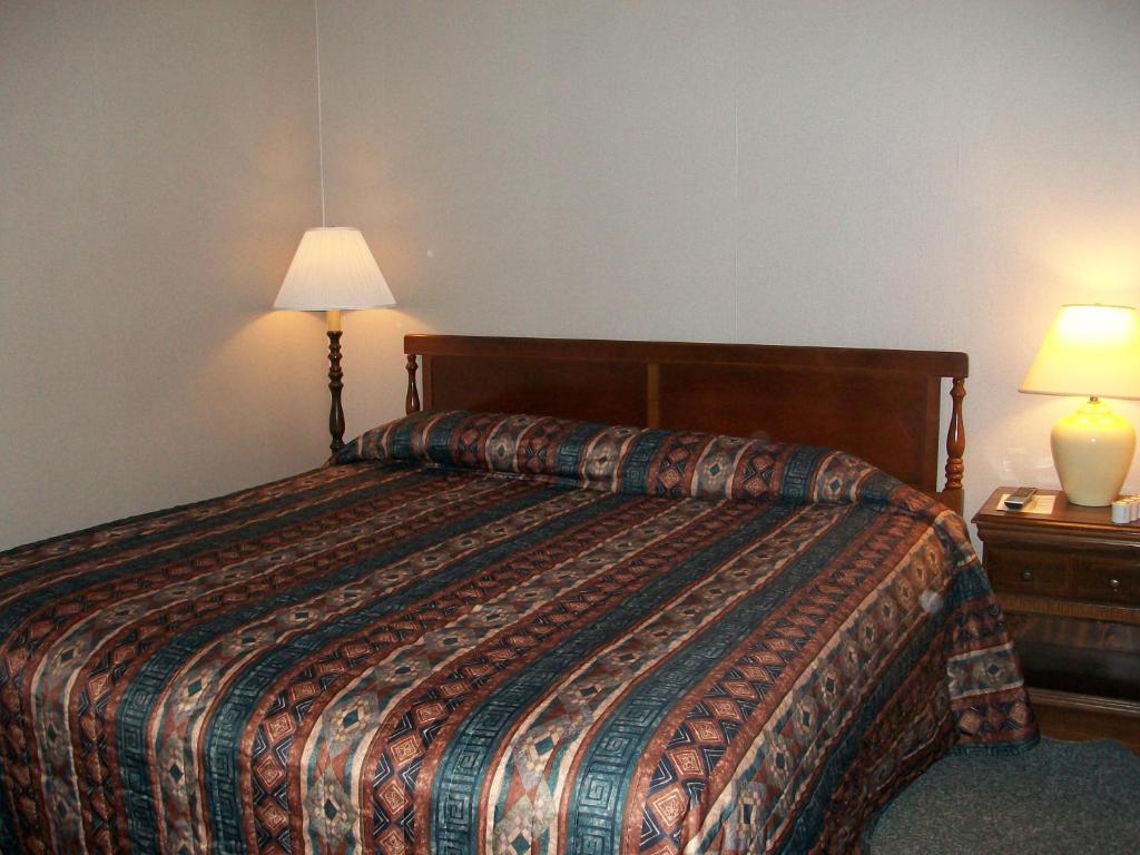 Postel nebo postele na pokoji v ubytování Mohican Motel