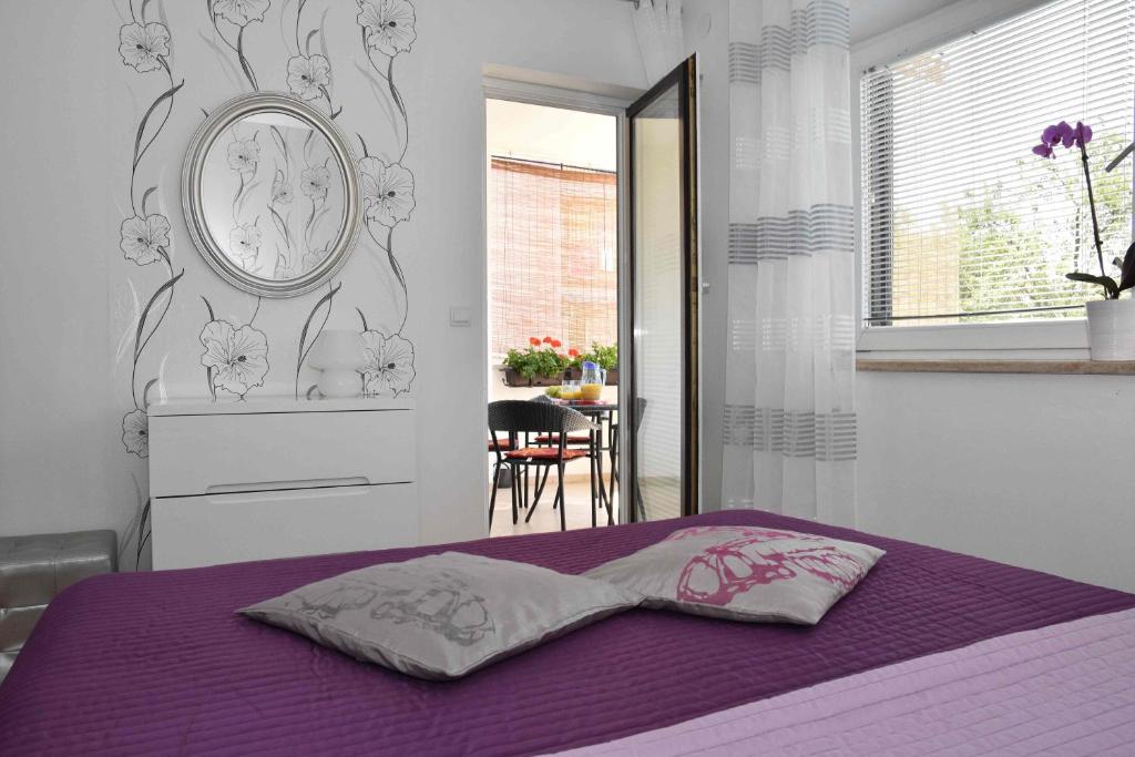 Postel nebo postele na pokoji v ubytování Apartments Ruzica