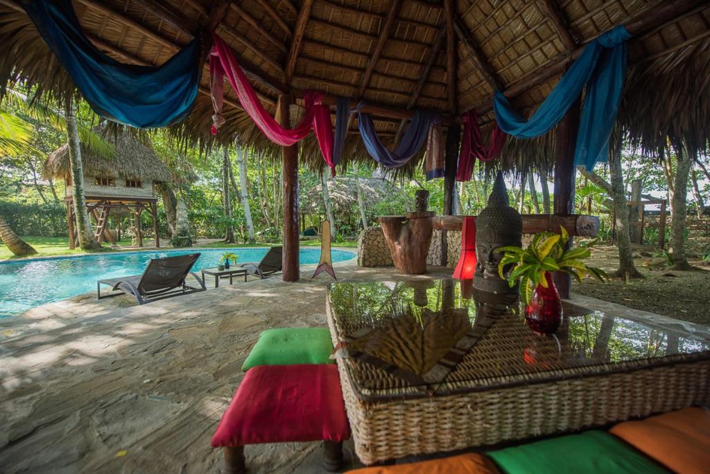 Bazén v ubytování Natura Cabana Boutique Hotel & SPA by Mint nebo v jeho okolí