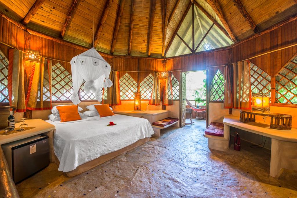 Postel nebo postele na pokoji v ubytování Natura Cabana Boutique Hotel & SPA by Mint