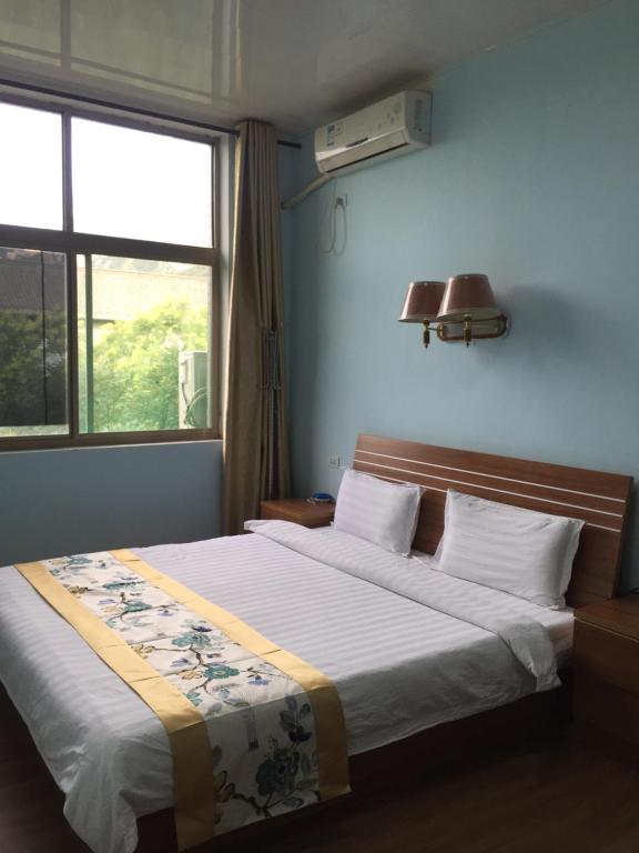 Postel nebo postele na pokoji v ubytování Huashan Gehui Hotel