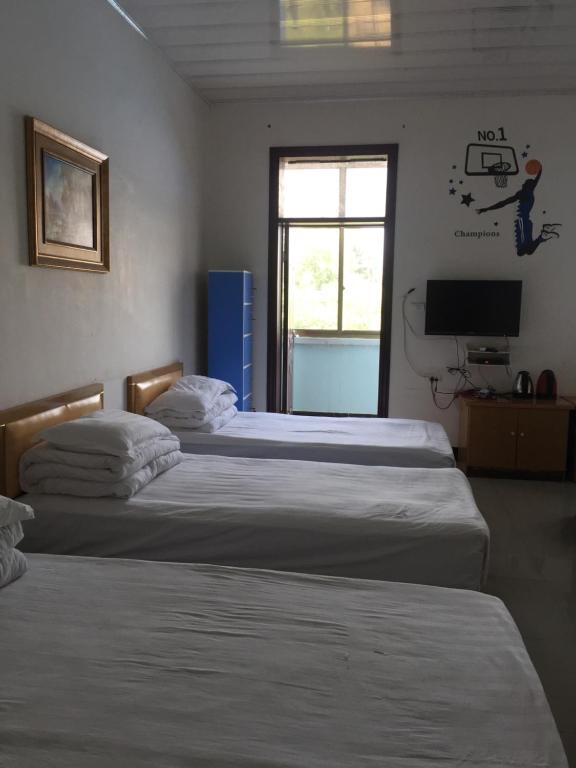 Postel nebo postele na pokoji v ubytování Huashan Gehui Hotel