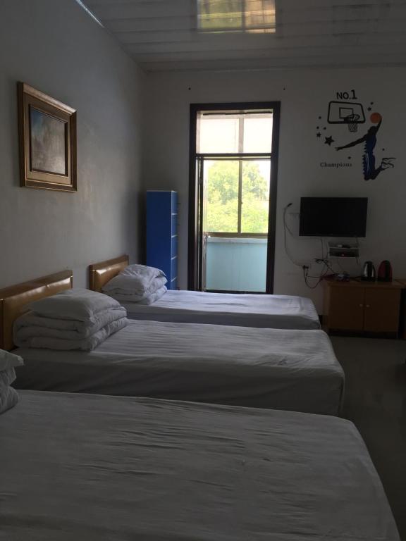 Postel nebo postele na pokoji v ubytování Huashan Gehui Hotel