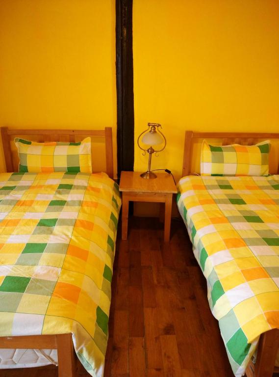 Postel nebo postele na pokoji v ubytování Kevin's Trekker Inn
