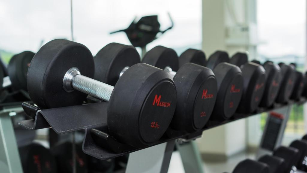 Fitness centrum a/nebo fitness zařízení v ubytování Panphuree Residence - SHA Extra Plus