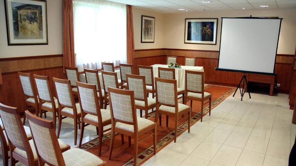 Konferenční prostory v ubytování Garden Hotel Wellness és Konferencia