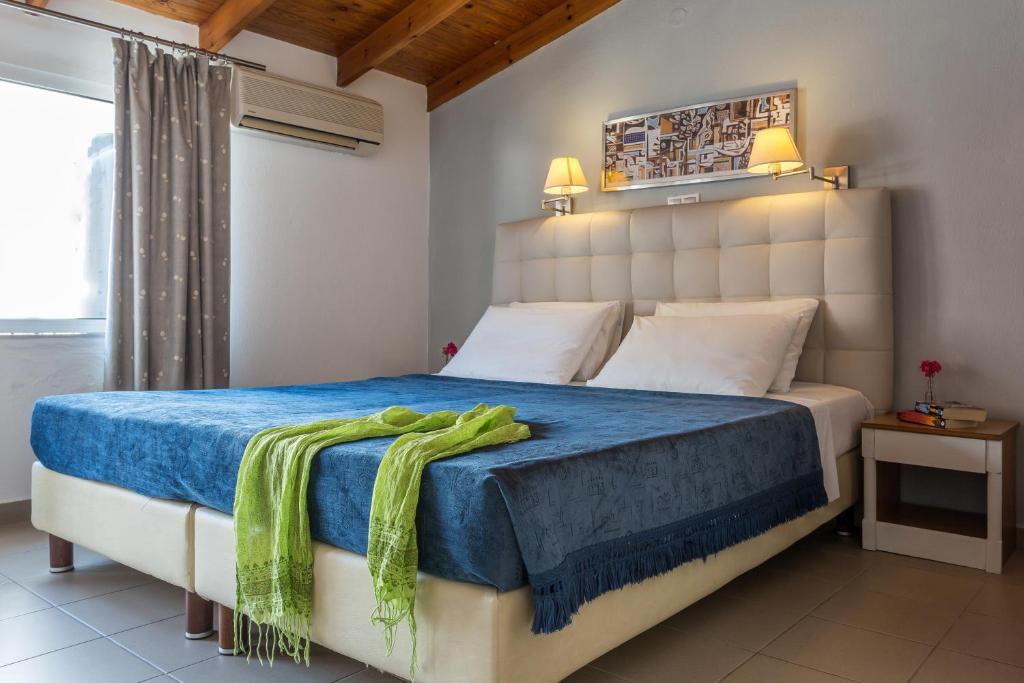 Postel nebo postele na pokoji v ubytování Hotel Akti