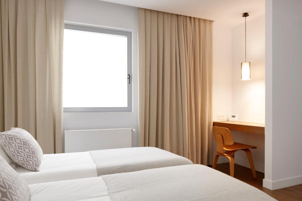 Postel nebo postele na pokoji v ubytování Zurriola Loft by FeelFree Rentals