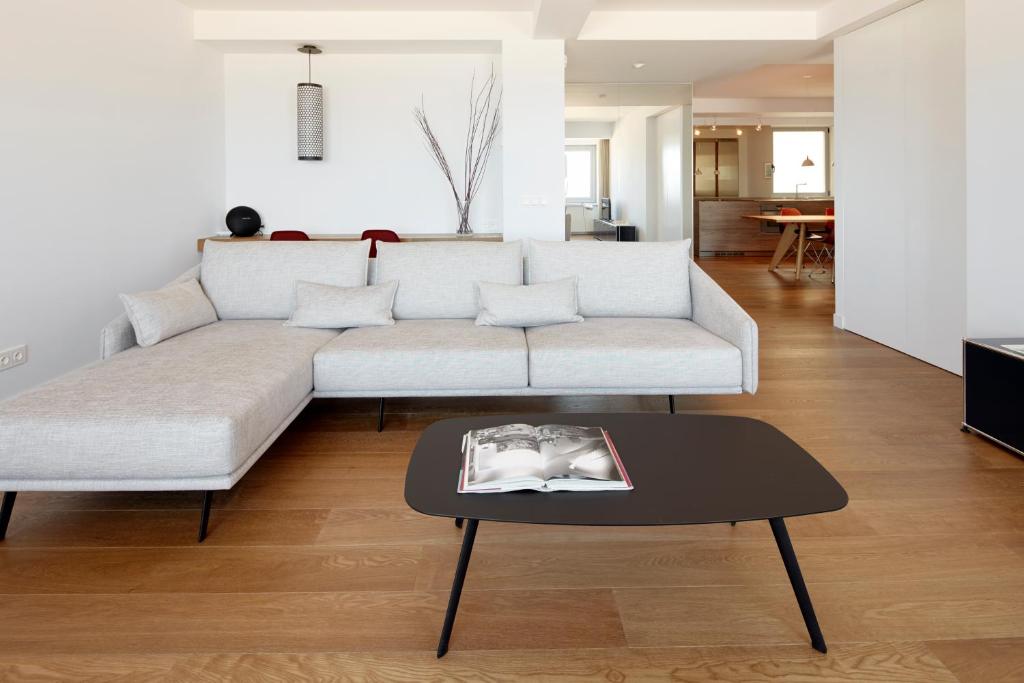 Posezení v ubytování Zurriola Loft by FeelFree Rentals