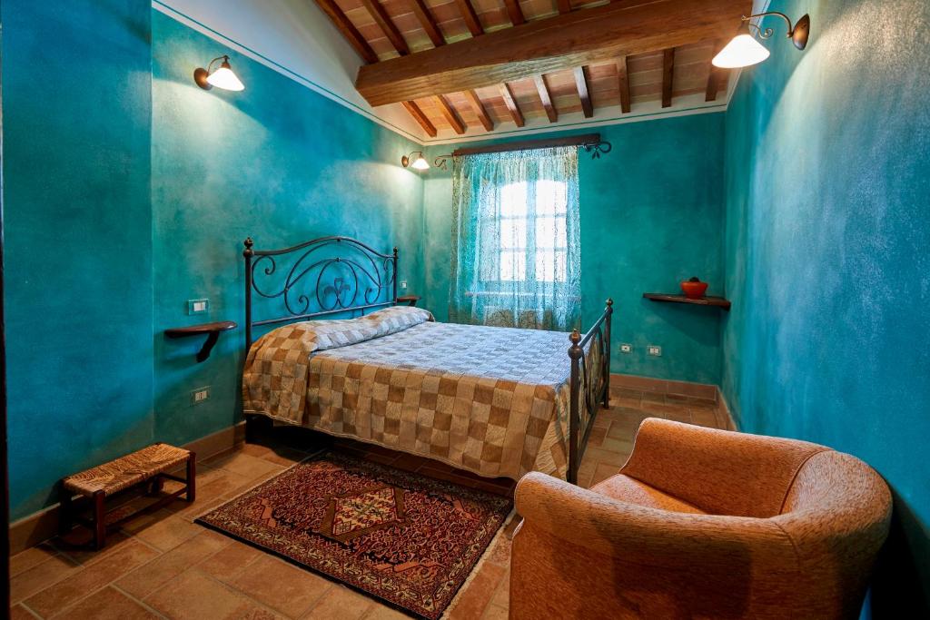 A bed or beds in a room at Agriturismo Il Molino Antico - 5 Girasoli
