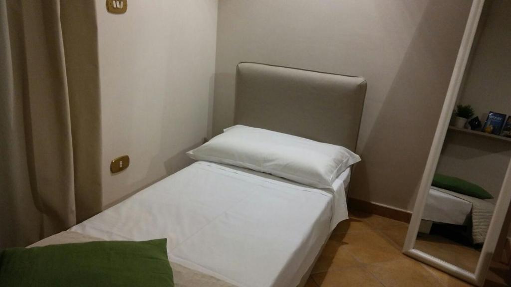Posteľ alebo postele v izbe v ubytovaní A DUE PASSI temporary apartment
