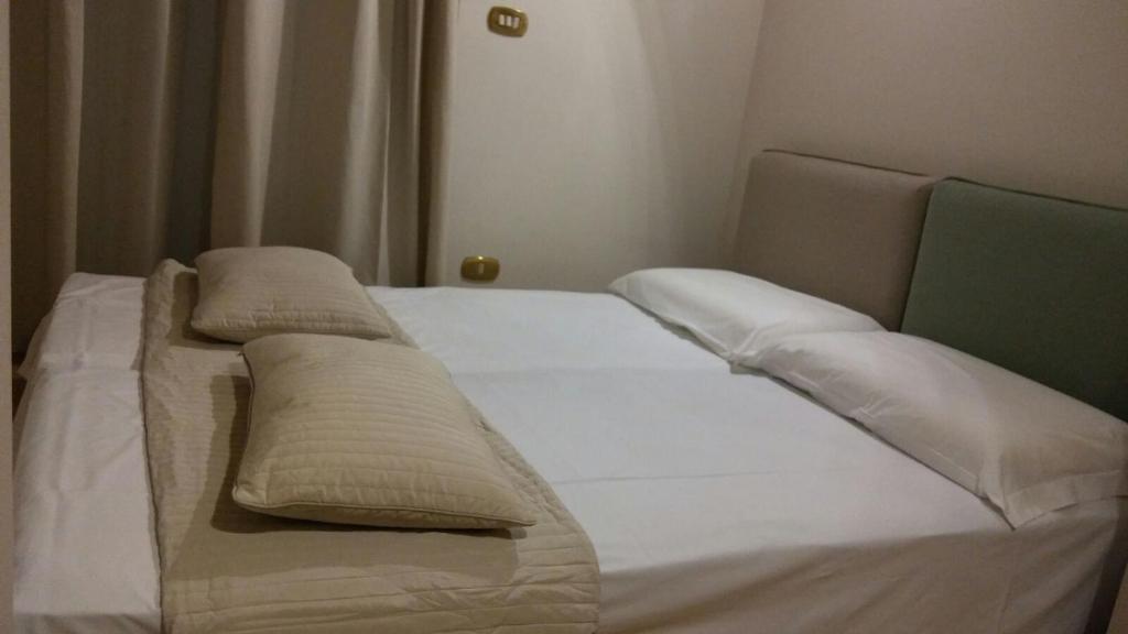 Posteľ alebo postele v izbe v ubytovaní A DUE PASSI temporary apartment