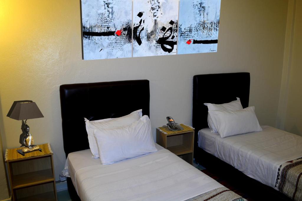 Una cama o camas en una habitación de Dar Yasser