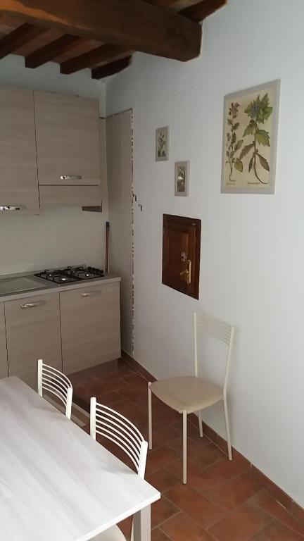 Kuchyň nebo kuchyňský kout v ubytování Casa dei Borghi