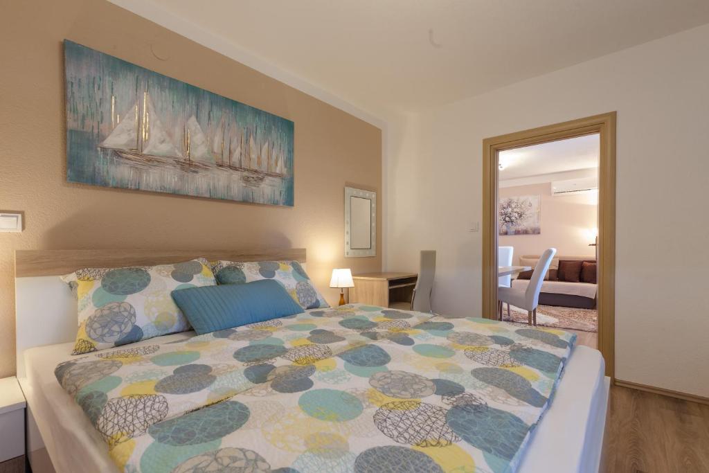 IRIS Room & Apartment - 9