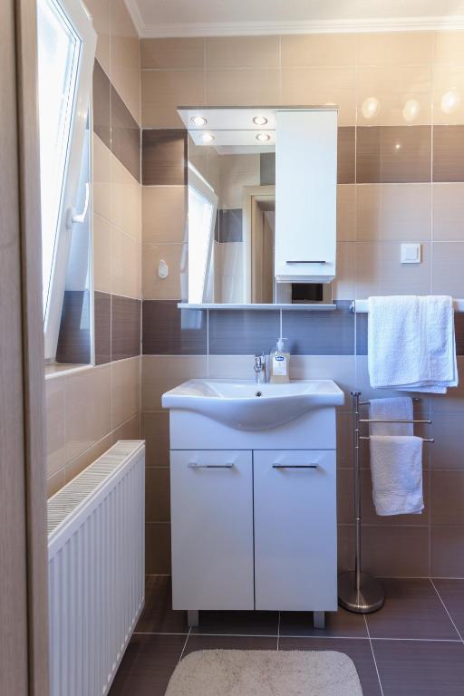 IRIS Room & Apartment - 11