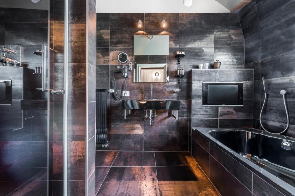 Kuchyň nebo kuchyňský kout v ubytování Main Street Hotel