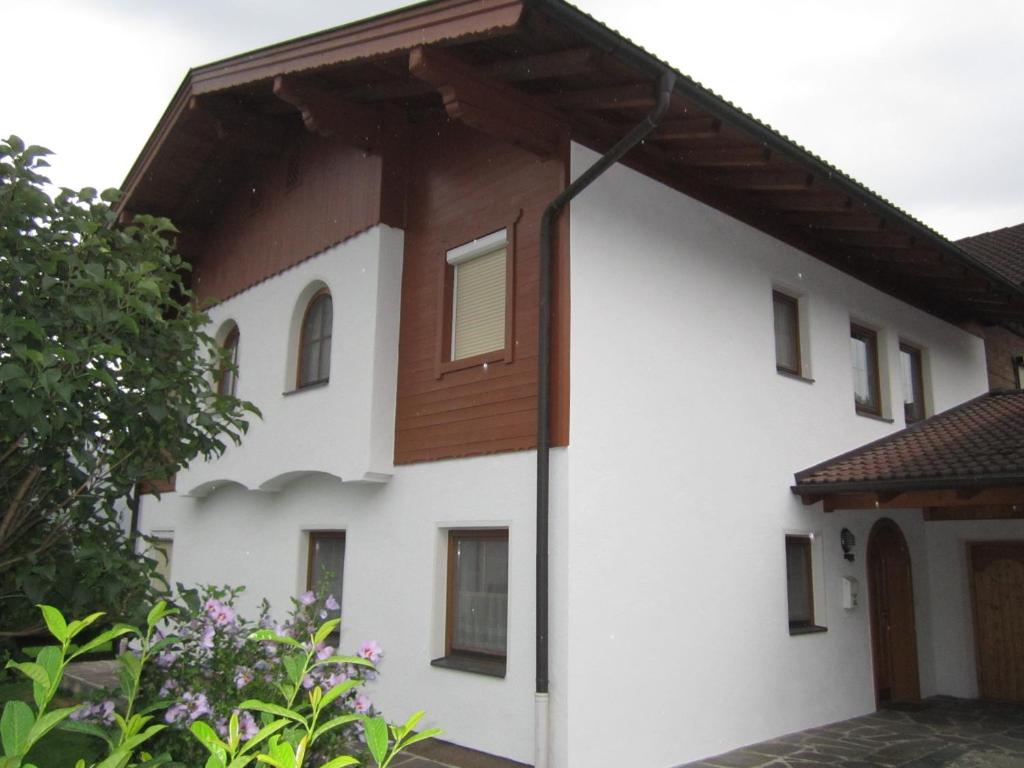 a white house with a wooden roof at Ferienhaus Martina in Terfens