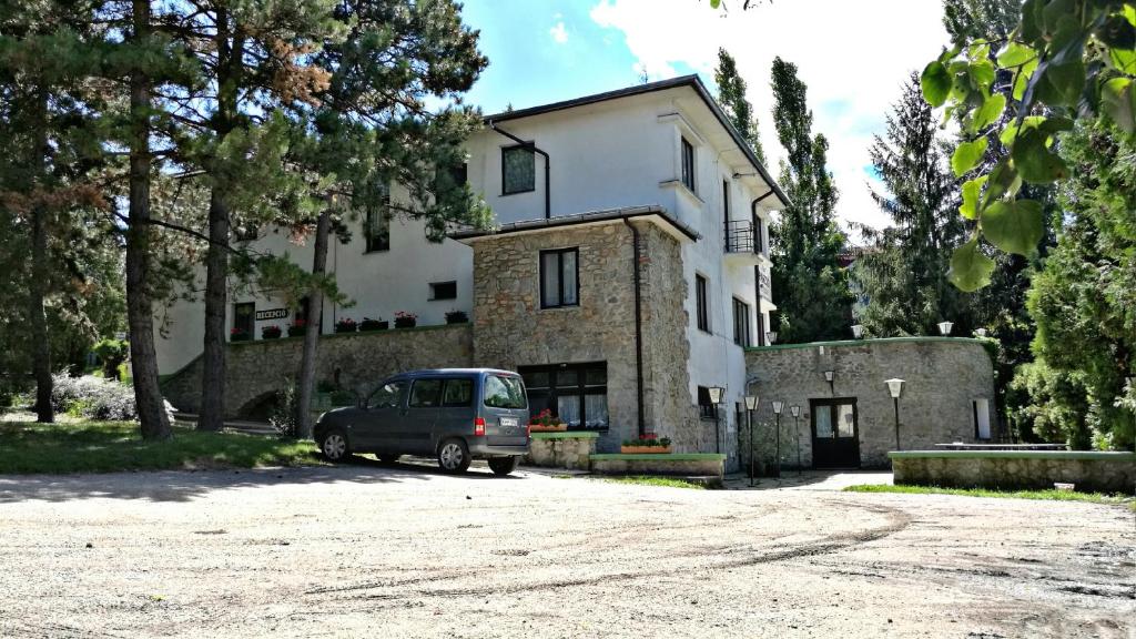 a van parked in front of a house at Füzi Panzió in Sopron