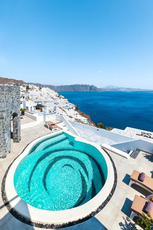 Bassein majutusasutuses Santorini Secret Premium või selle lähedal