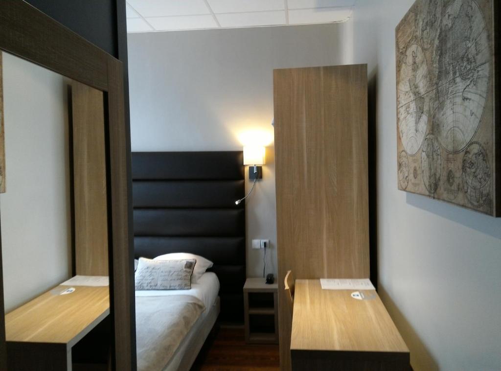 Postel nebo postele na pokoji v ubytování Hotel Napoléon