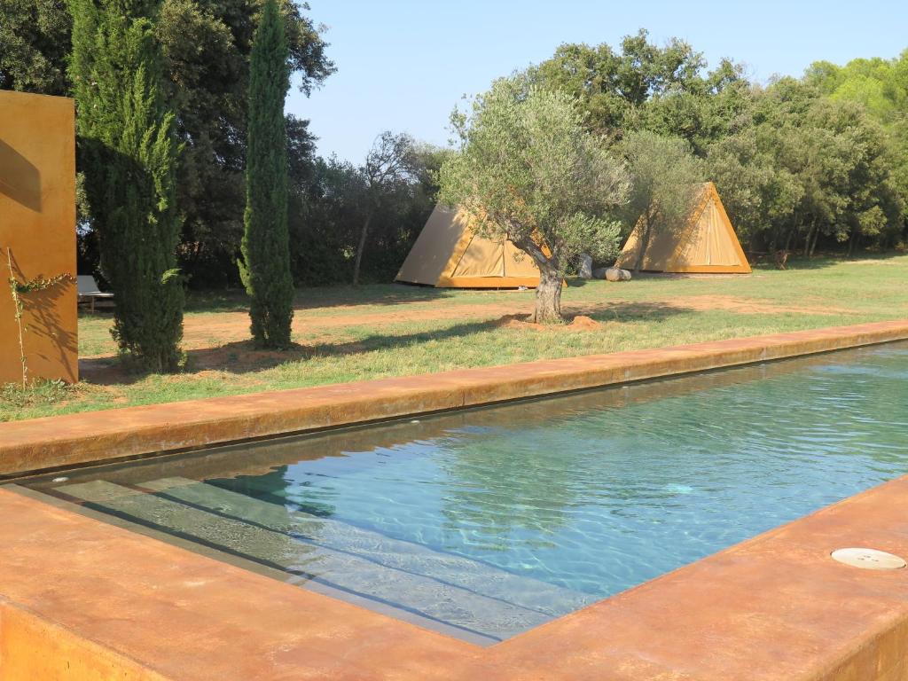 Bazén v ubytování Hotel Fundació L'Olivar nebo v jeho okolí