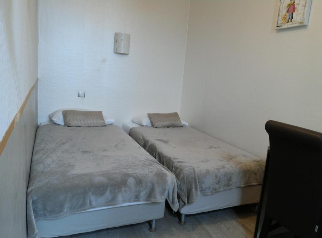 Postel nebo postele na pokoji v ubytování Hotel Napoléon