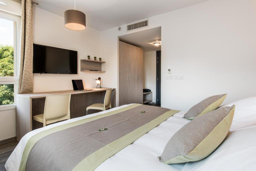 Postel nebo postele na pokoji v ubytování Hotel du Grand Parc